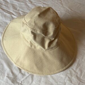 NWT JENNI KAYNE CANVAS BUCKET HAT